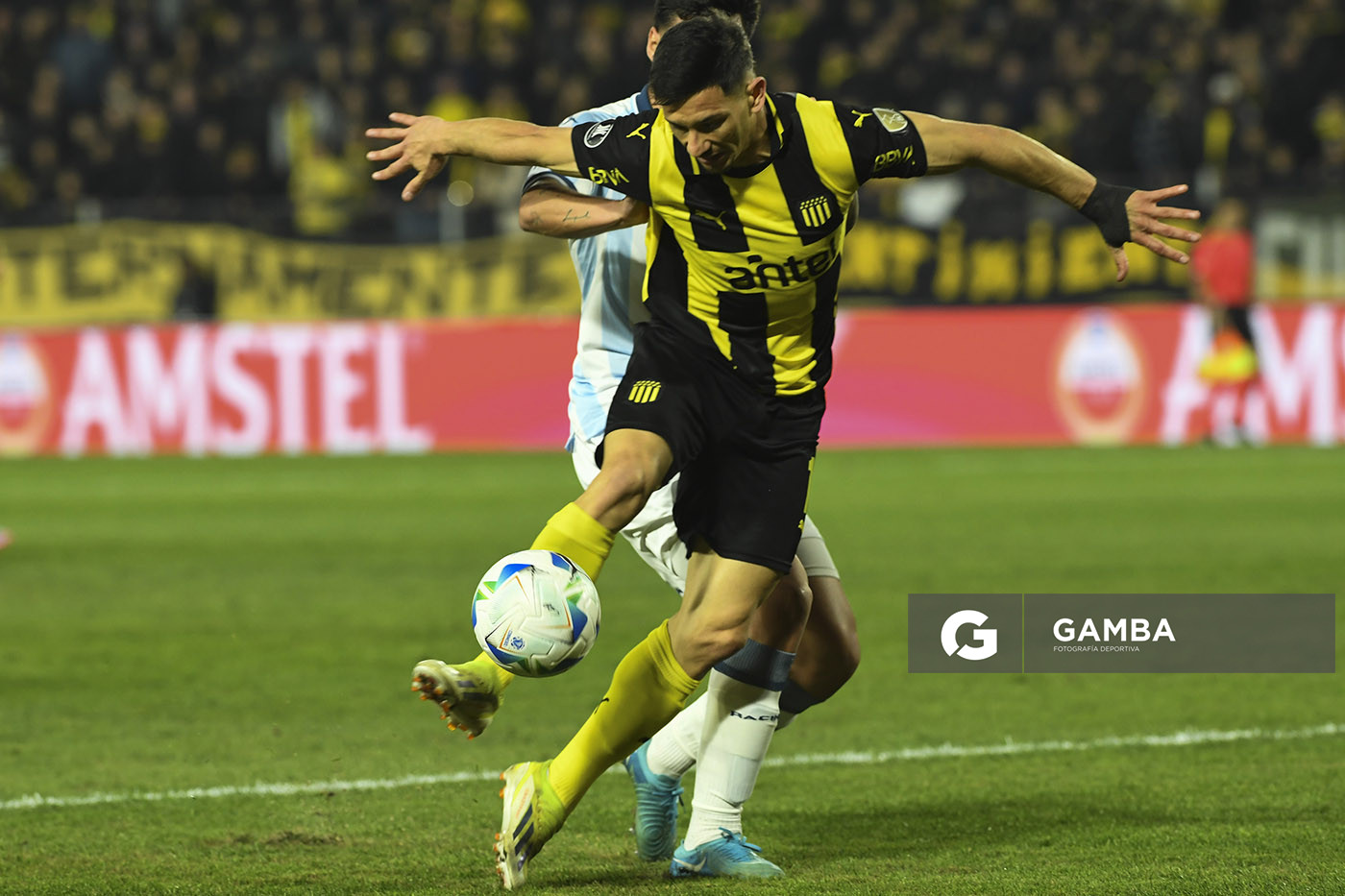 Maximiliano Silvera, de Peñarol. Copa Conmebol Libertadores. Estadio Campeón del Siglo.