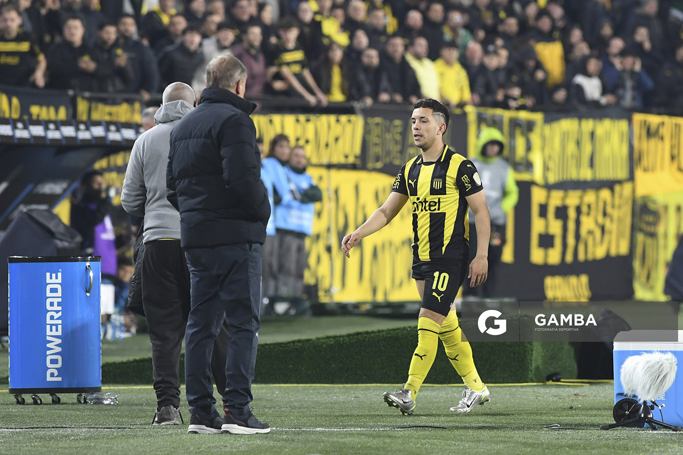 Leonardo Fernández, de Peñarol. Copa Conmebol Libertadores. Estadio Campeón del Siglo.