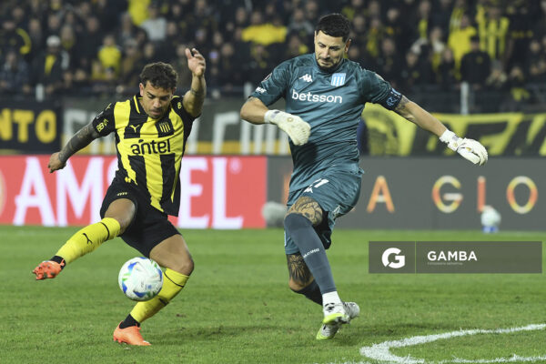 David Terans, de Peñarol. Copa Conmebol Libertadores. Estadio Campeón del Siglo.