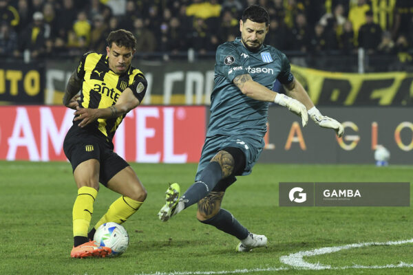 David Terans, de Peñarol. Copa Conmebol Libertadores. Estadio Campeón del Siglo.