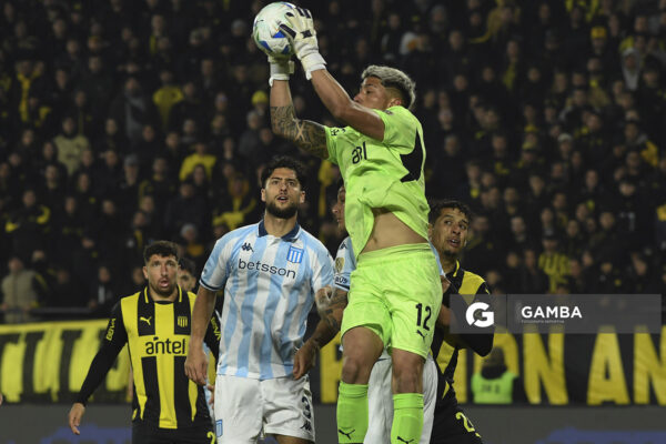 Brayan Cortés, golero de Peñarol. Copa Conmebol Libertadores. Estadio Campeón del Siglo.