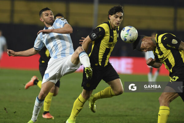 Javier Méndez, de Peñarol. Copa Conmebol Libertadores. Estadio Campeón del Siglo.