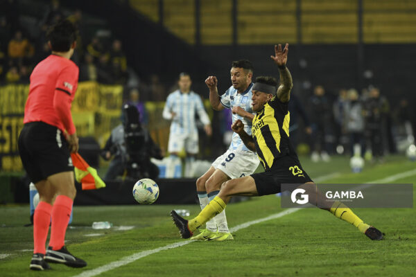 Javier Méndez, de Peñarol. Copa Conmebol Libertadores. Estadio Campeón del Siglo.