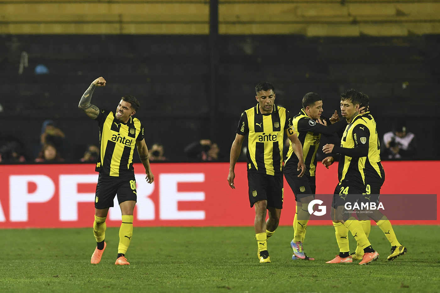 David Terans, de Peñarol. Copa Conmebol Libertadores. Estadio Campeón del Siglo.