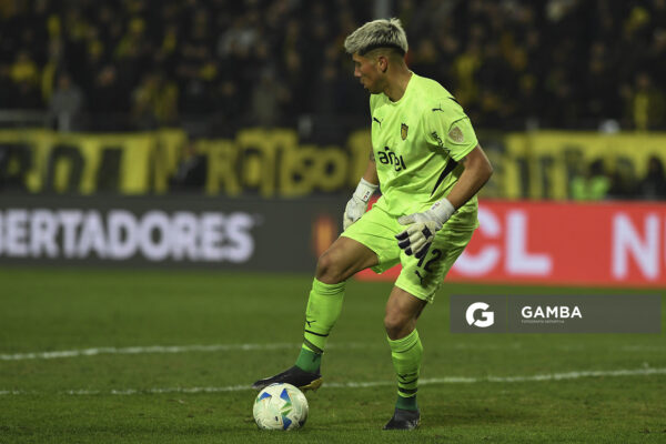 Brayan Cortés, golero de Peñarol. Copa Conmebol Libertadores. Estadio Campeón del Siglo.
