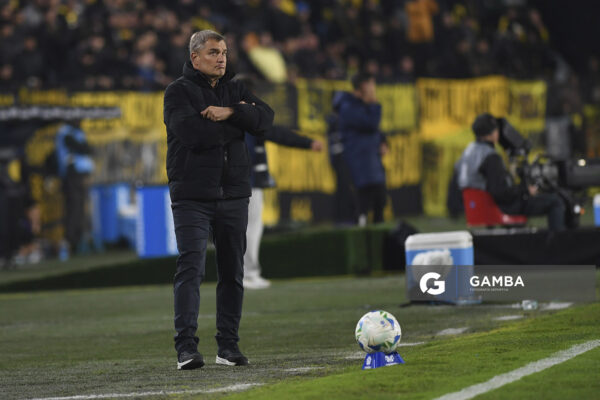 Diego Aguirre, director técnico de Peñarol. Copa Conmebol Libertadores. Estadio Campeón del Siglo.