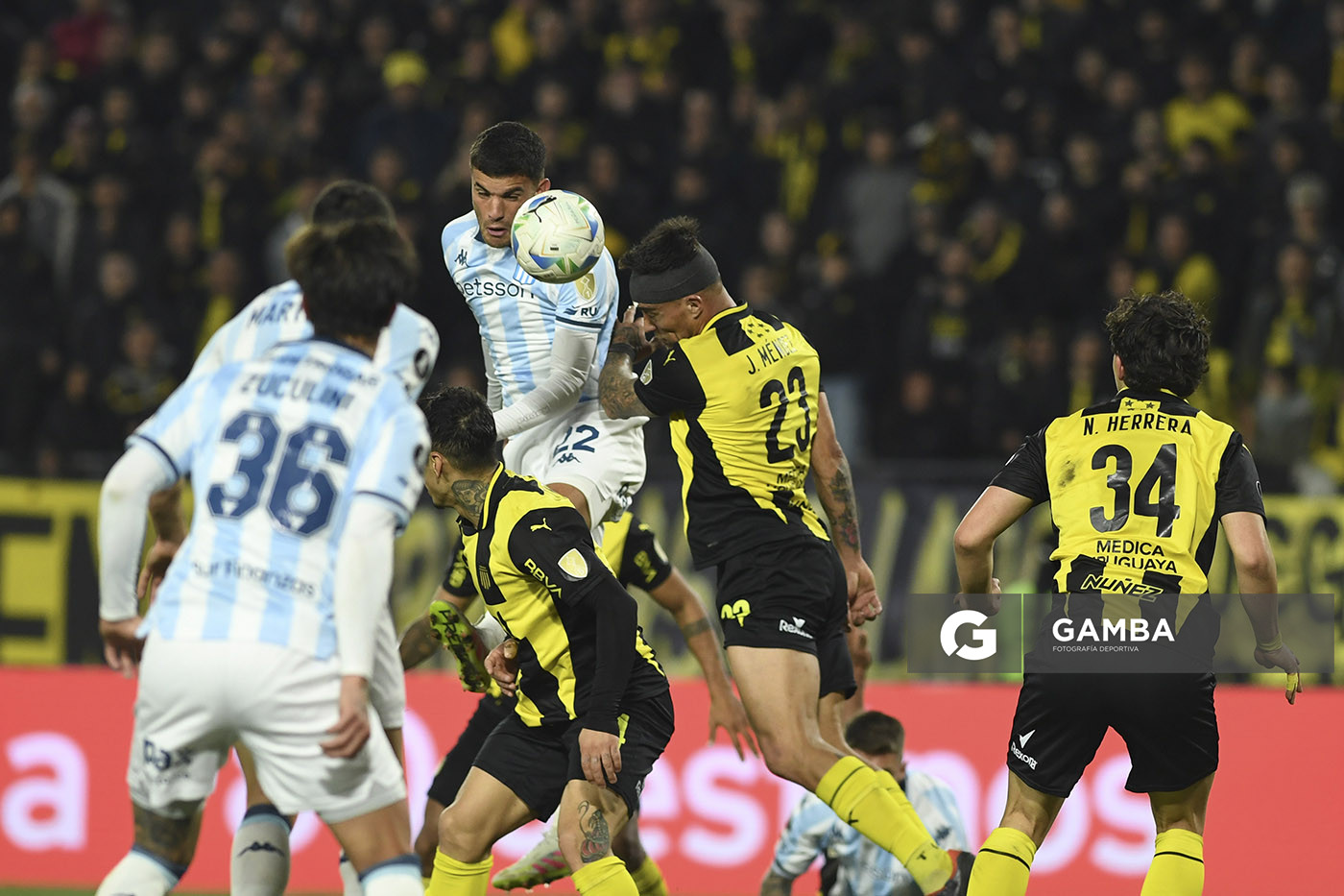 Elías Torres, de Racing. Copa Conmebol Libertadores. Estadio Campeón del Siglo.