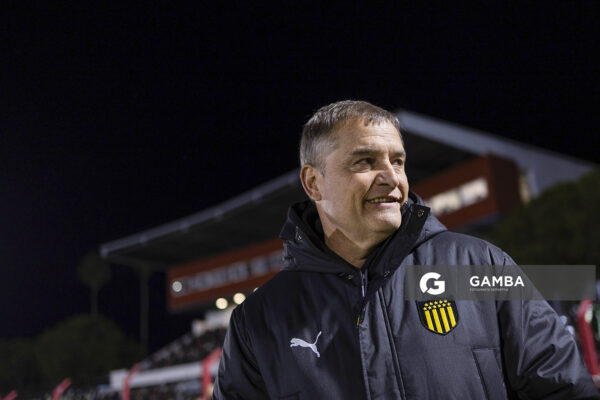 Diego Aguirre, director técnico de Peñarol. Torneo Clausura. Estadio Campeones Olímpicos.