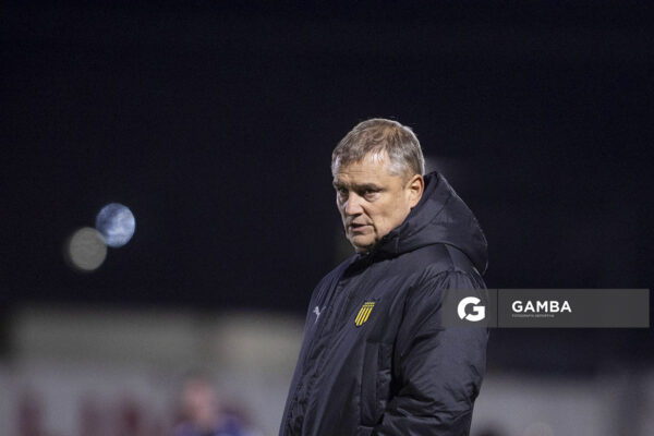 Diego Aguirre, director técnico de Peñarol. Torneo Clausura. Estadio Campeones Olímpicos.