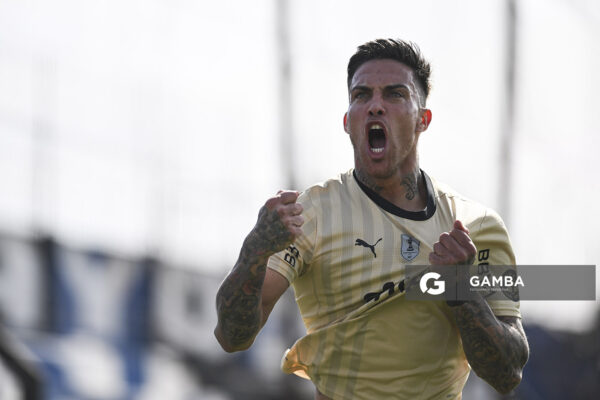 Javier Méndez, de Peñarol. Torneo Clausura. Estadio Belvedere.