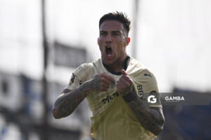 Javier Méndez, de Peñarol. Torneo Clausura. Estadio Belvedere.