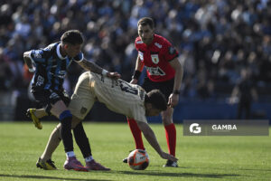 Eric Remedi, de Peñarol. Torneo Clausura. Estadio Belvedere.