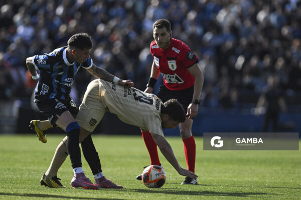 Eric Remedi, de Peñarol. Torneo Clausura. Estadio Belvedere.
