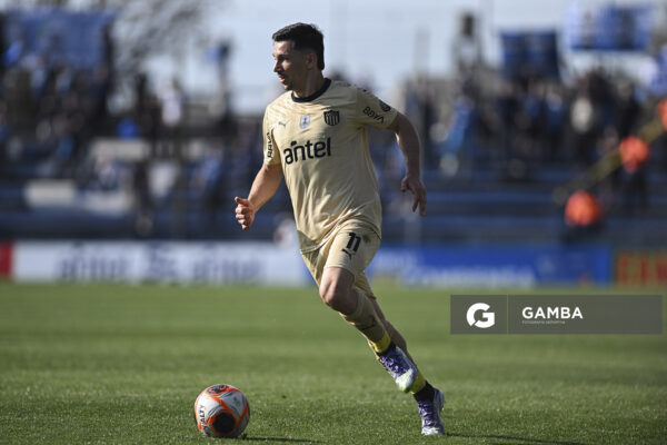 Maximiliano Silvera, de Peñarol. Torneo Clausura. Estadio Belvedere.