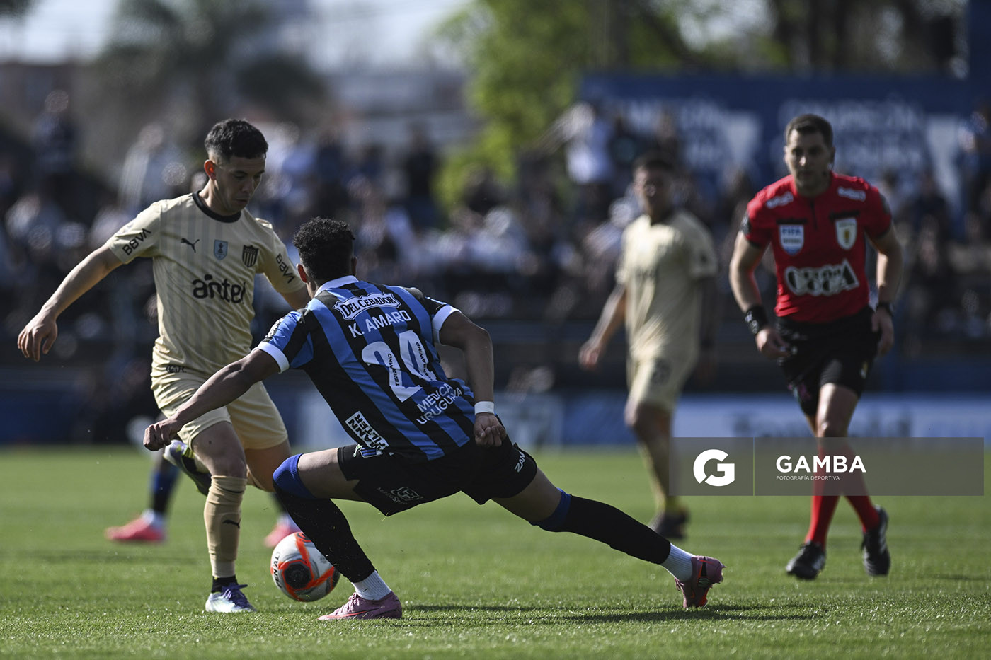 Leonardo Fernández, de Peñarol. Torneo Clausura. Estadio Belvedere.
