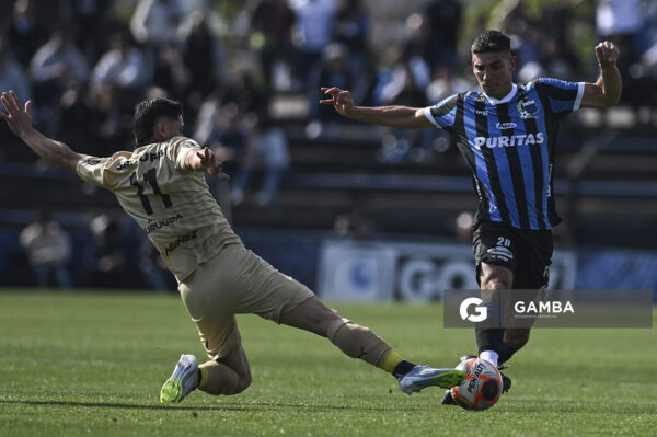 Martín Rabuñal, de Liverpool. Torneo Clausura. Estadio Belvedere.