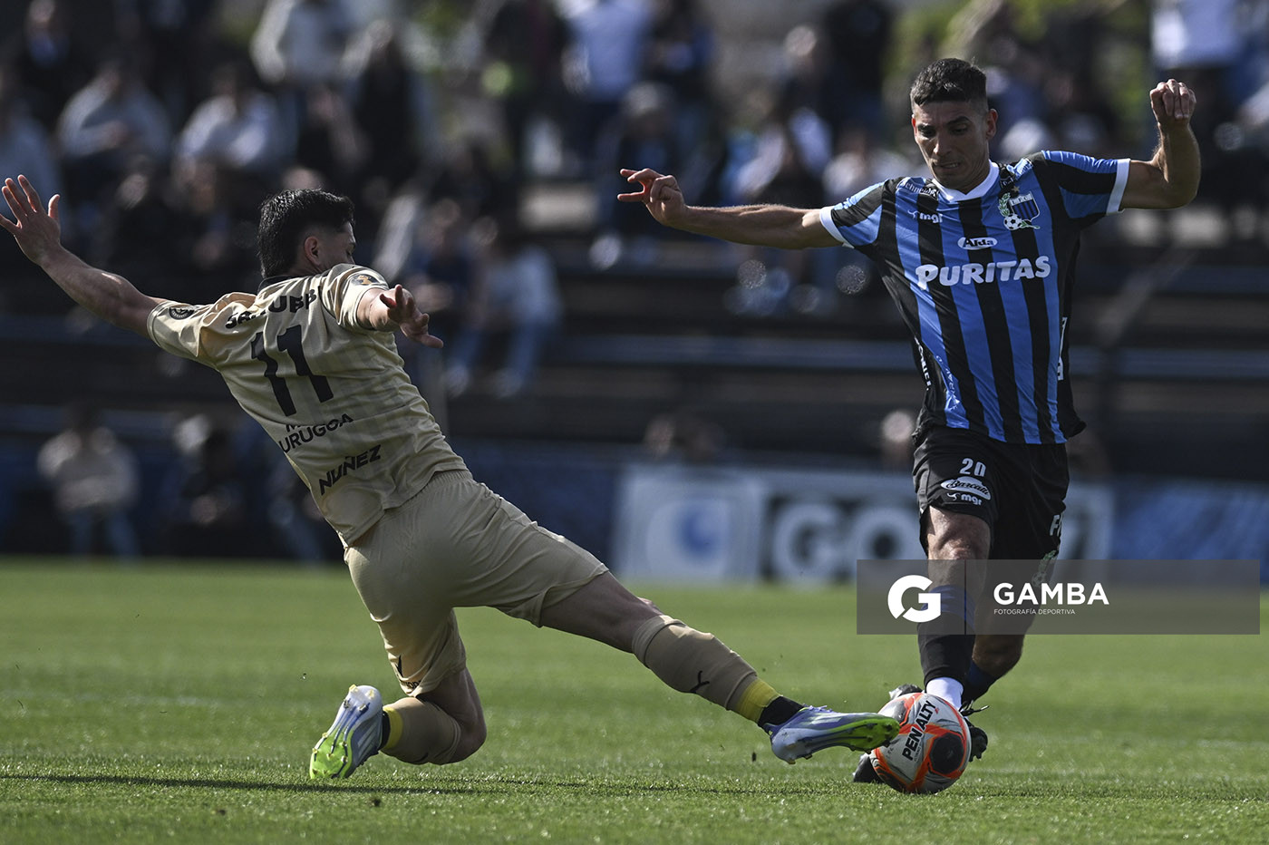 Martín Rabuñal, de Liverpool. Torneo Clausura. Estadio Belvedere.