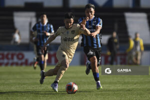 Leonardo Fernández, de Peñarol. Torneo Clausura. Estadio Belvedere.