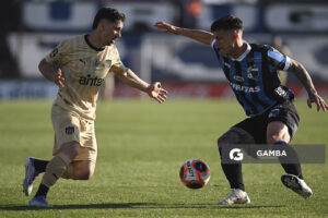 Maximiliano Silvera, de Peñarol. Torneo Clausura. Estadio Belvedere.