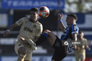 Enzo Castillo, de Liverpool. Torneo Clausura. Estadio Belvedere.