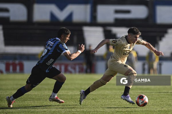 Ignacio Sosa, de Peñarol. Torneo Clausura. Estadio Belvedere.