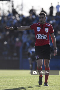 Gustavo Tejera, árbitro central. Torneo Clausura. Estadio Belvedere.