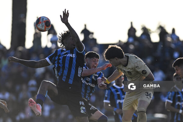 Renzo Machado, de Liverpool. Torneo Clausura. Estadio Belvedere.