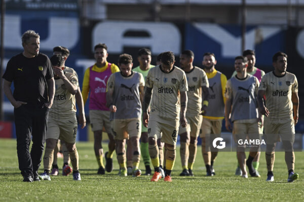 Diego Aguirre, director técnico de Peñarol. Torneo Clausura. Estadio Belvedere.