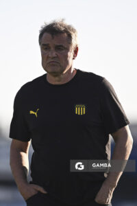 Diego Aguirre, director técnico de Peñarol. Torneo Clausura. Estadio Belvedere.