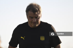 Diego Aguirre, director técnico de Peñarol. Torneo Clausura. Estadio Belvedere.