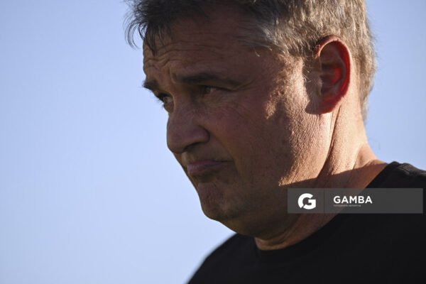 Diego Aguirre, director técnico de Peñarol. Torneo Clausura. Estadio Belvedere.