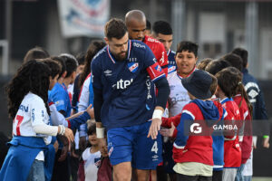 Sebastián Coates y Luis Mejía, de Nacional. Torneo Clausura. Estadio Centenario.