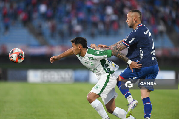 Hebert Vergara, de Plaza Colonia. Torneo Clausura. Estadio Centenario.