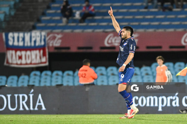 Maximiliano Gómez, de Nacional. Torneo Clausura. Estadio Centenario.