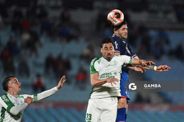 Maximiliano Gómez, de Nacional. Torneo Clausura. Estadio Centenario.