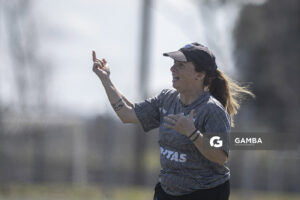 Graciela Rebollo, directora técnica de Liverpool. Campeonato Uruguayo de Fútbol Femenino. Ciudad Deportiva Los Céspedes.