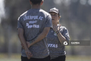 Graciela Rebollo, directora técnica de Liverpool. Campeonato Uruguayo de Fútbol Femenino. Ciudad Deportiva Los Céspedes.