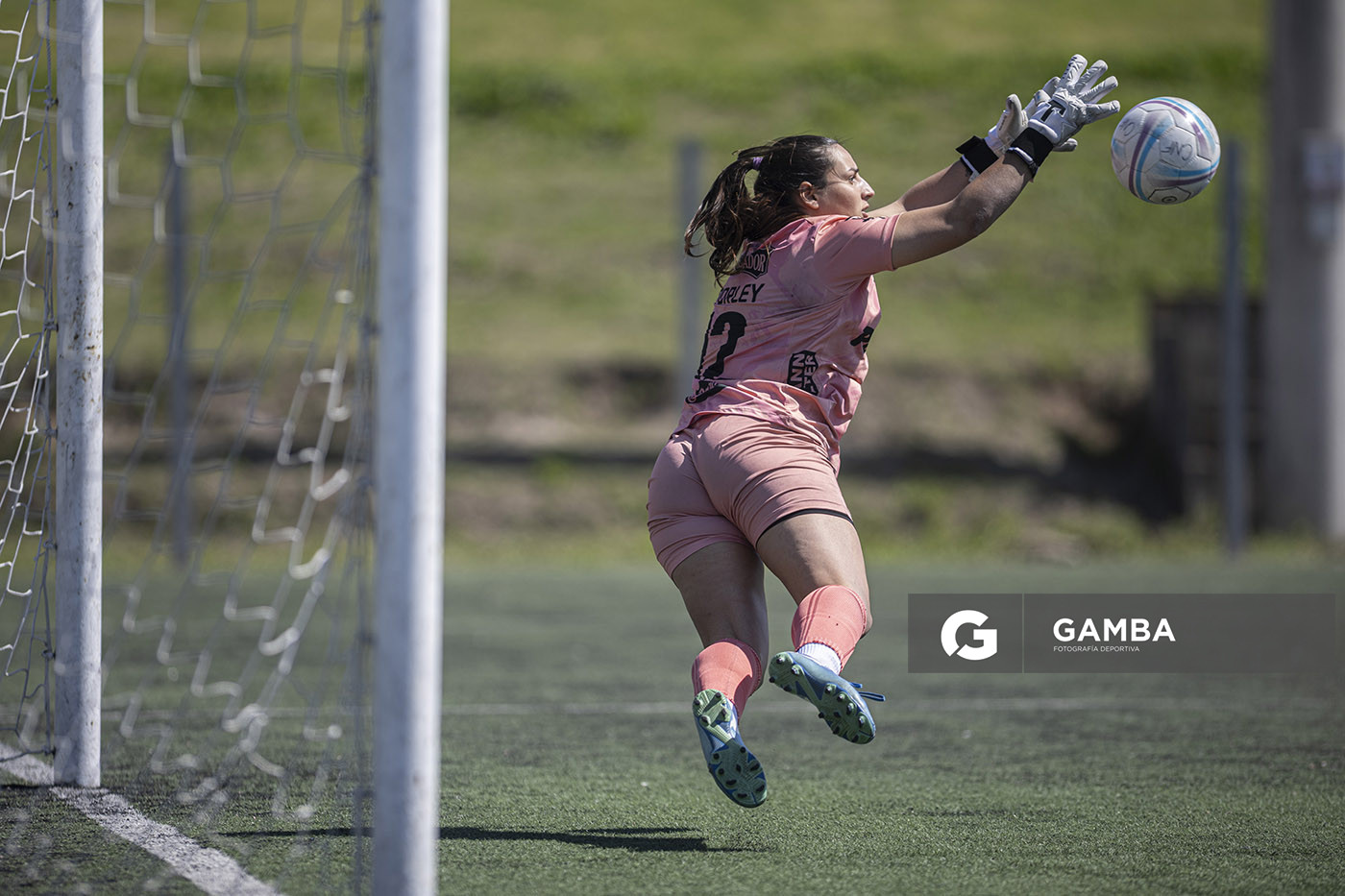Florencia Porley, golera, de Liverpool. Campeonato Uruguayo de Fútbol Femenino. Ciudad Deportiva Los Céspedes.