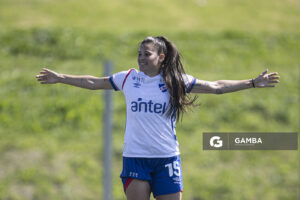 Hadrielen Gomes, de Nacional. Campeonato Uruguayo de Fútbol Femenino. Ciudad Deportiva Los Céspedes.