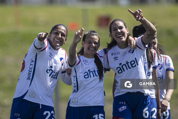 Hadrielen Gomes, de Nacional. Campeonato Uruguayo de Fútbol Femenino. Ciudad Deportiva Los Céspedes.
