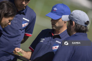 Marcel Rauss, director técnico de Nacional. Campeonato Uruguayo de Fútbol Femenino. Ciudad Deportiva Los Céspedes.