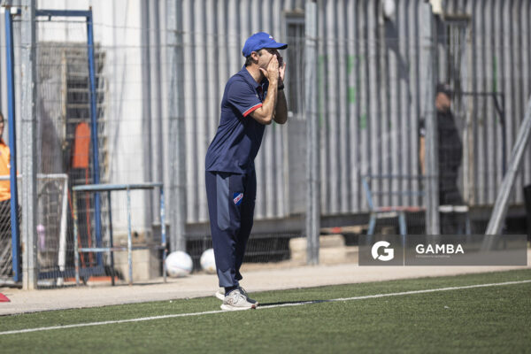 Marcel Rauss, director técnico de Nacional. Campeonato Uruguayo de Fútbol Femenino. Ciudad Deportiva Los Céspedes.