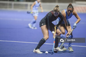 Alexis de Armond, de Canadá. Chiara Curcio, de Uruguay. Copa Panamericana de Hockey. Cancha Celeste.