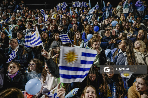 Hinchas de Uruguay. Copa Panamericana de Hockey. Cancha Celeste.