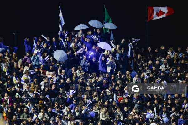 Hinchas de Uruguay. Copa Panamericana de Hockey. Cancha Celeste.