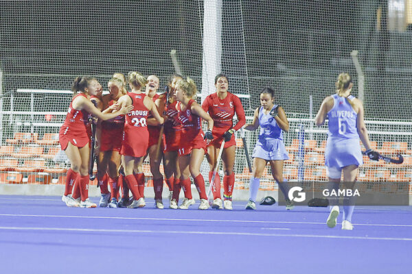 Jugadoras de Estados Unidos tras el gol convertido por Ryleigh Heck. Copa Panamericana de Hockey. Cancha Celeste.
