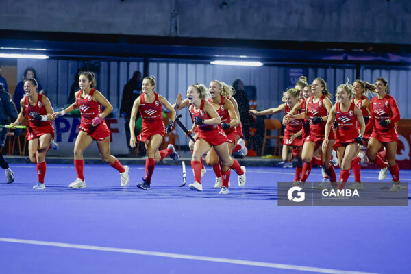 Jugadoras de Estados Unidos al término del partido. Copa Panamericana de Hockey. Cancha Celeste.