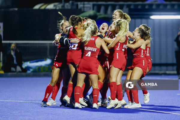 Jugadoras de Estados Unidos al término del partido. Copa Panamericana de Hockey. Cancha Celeste.