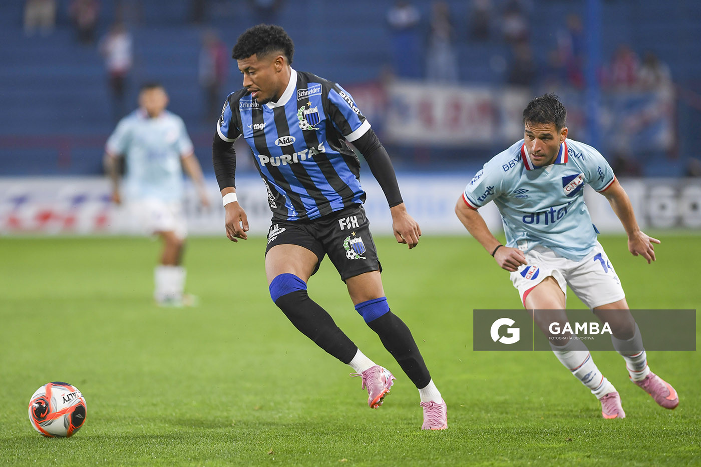 Kevin Amaro, de Liverpool. Torneo Clausura. Estadio Gran Parque Central.