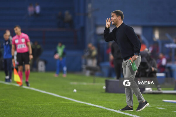 Joaquín Papa, director técnico de Liverpool. Torneo Clausura. Estadio Gran Parque Central.
